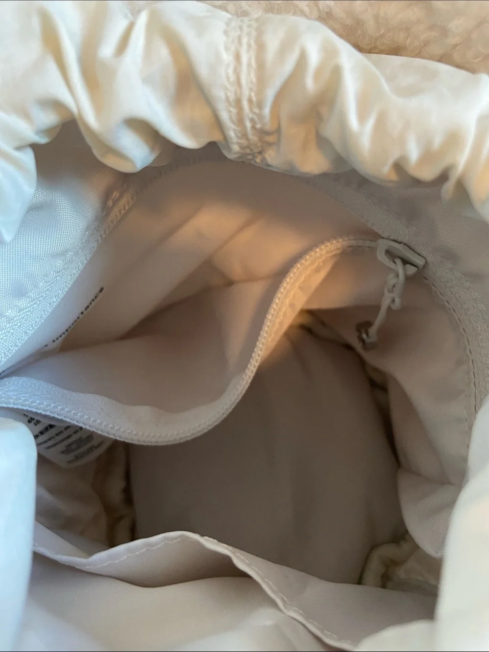 Lululemon • Crossbody Bucket Bag Fleece 2.5L White Opal